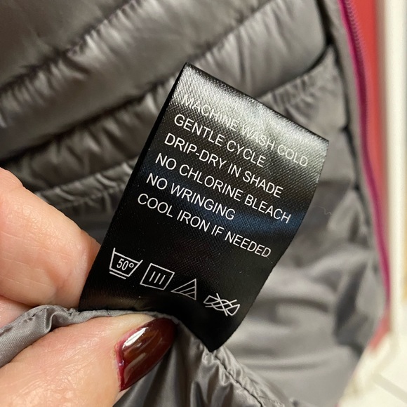 Sherpa Adventure Gear Nangpala Hooded
Down Jacket Colour Wine - Picture 12 of 13